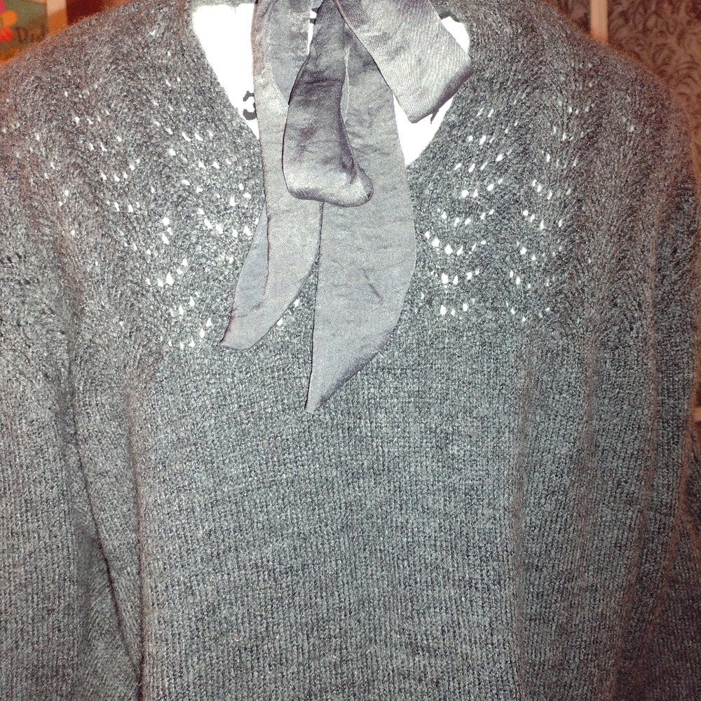 Women's Sweater - Picture 2 of 6